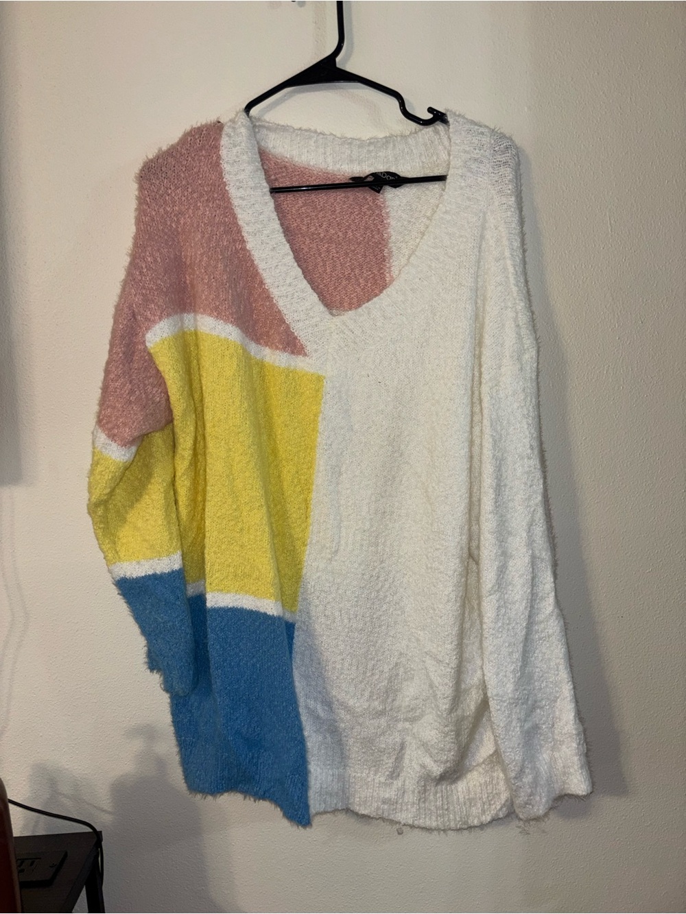 DAVI & DANI Colorblock V-Neck Sweater in White, Pink, Yellow, Blue